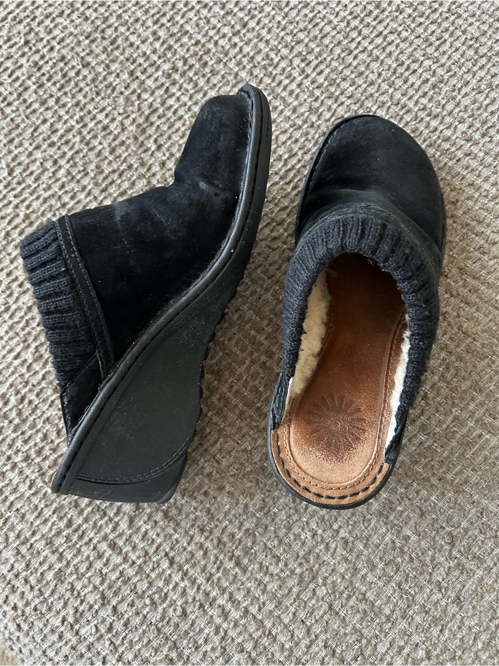 UGG Black Suede Wedge Clogs. With Fleece Lining, Knit-Cuffs, and 2.5” heal. Sz 9 - Picture 4 of 7